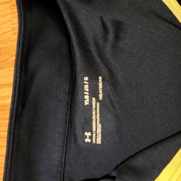 Boy's Under Armor long sleeve shirt - Picture 3 of 6